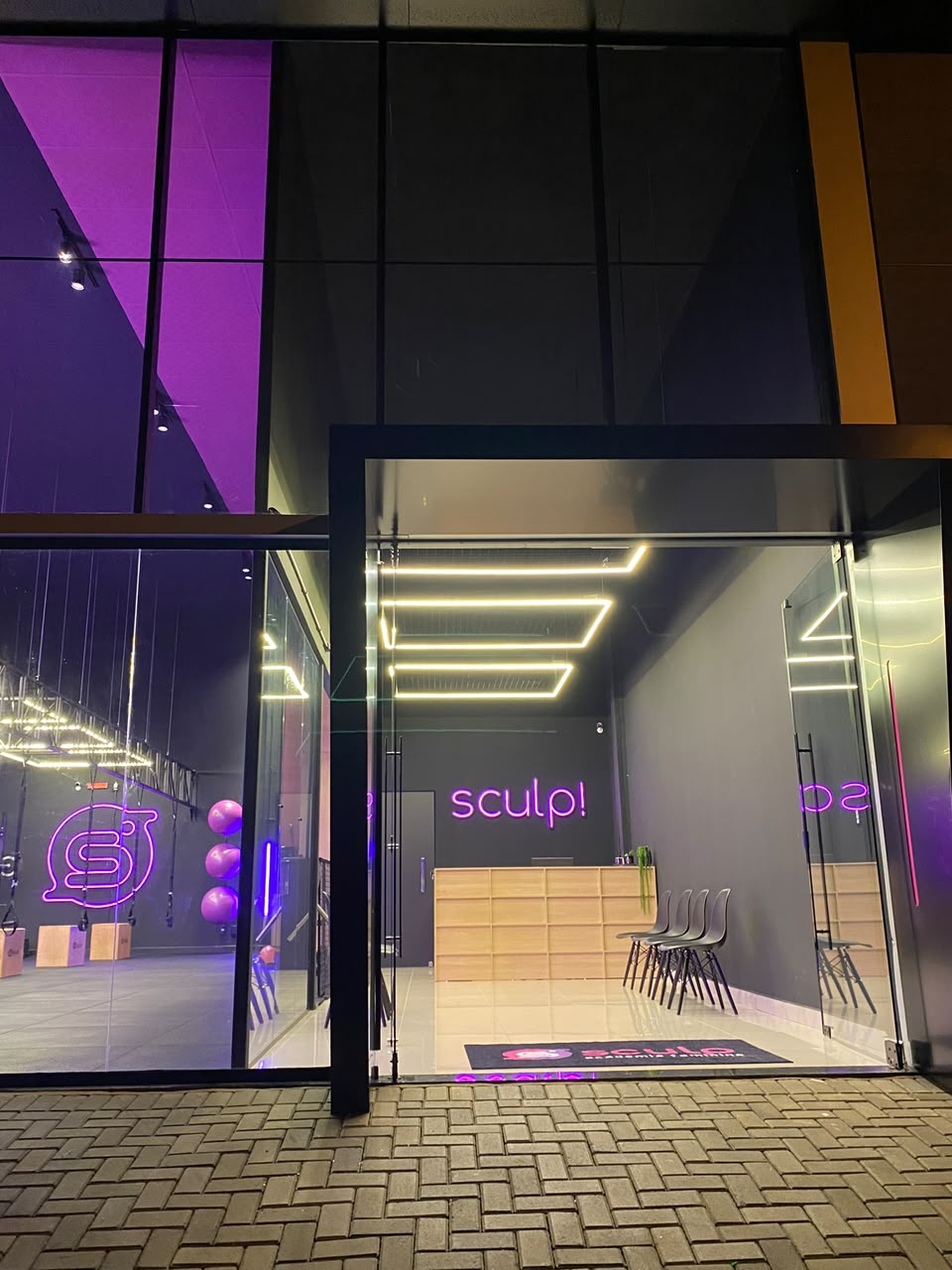 Fachada e entrada da Sculp Academia Feminina em Francisco Beltrão
